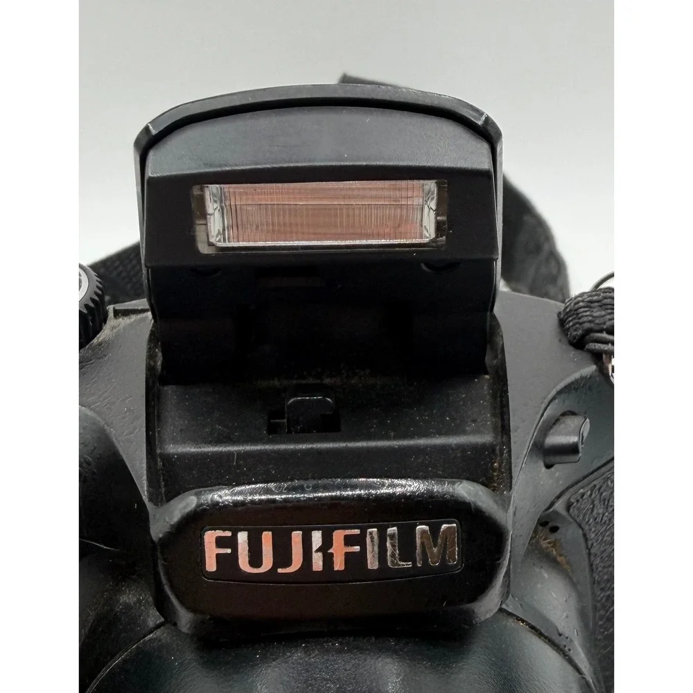 Fujifilm FinePix S2950 Digital Camera 14MP 18x Optical Zoom Tetsted